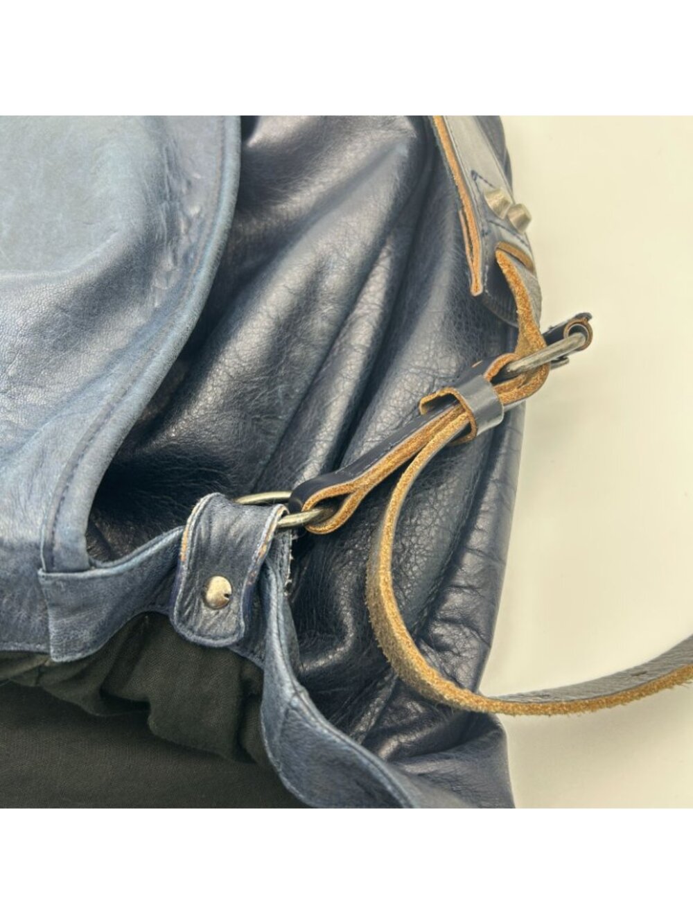 Balenciaga Crossbody Shoulder - Picture 14 of 15